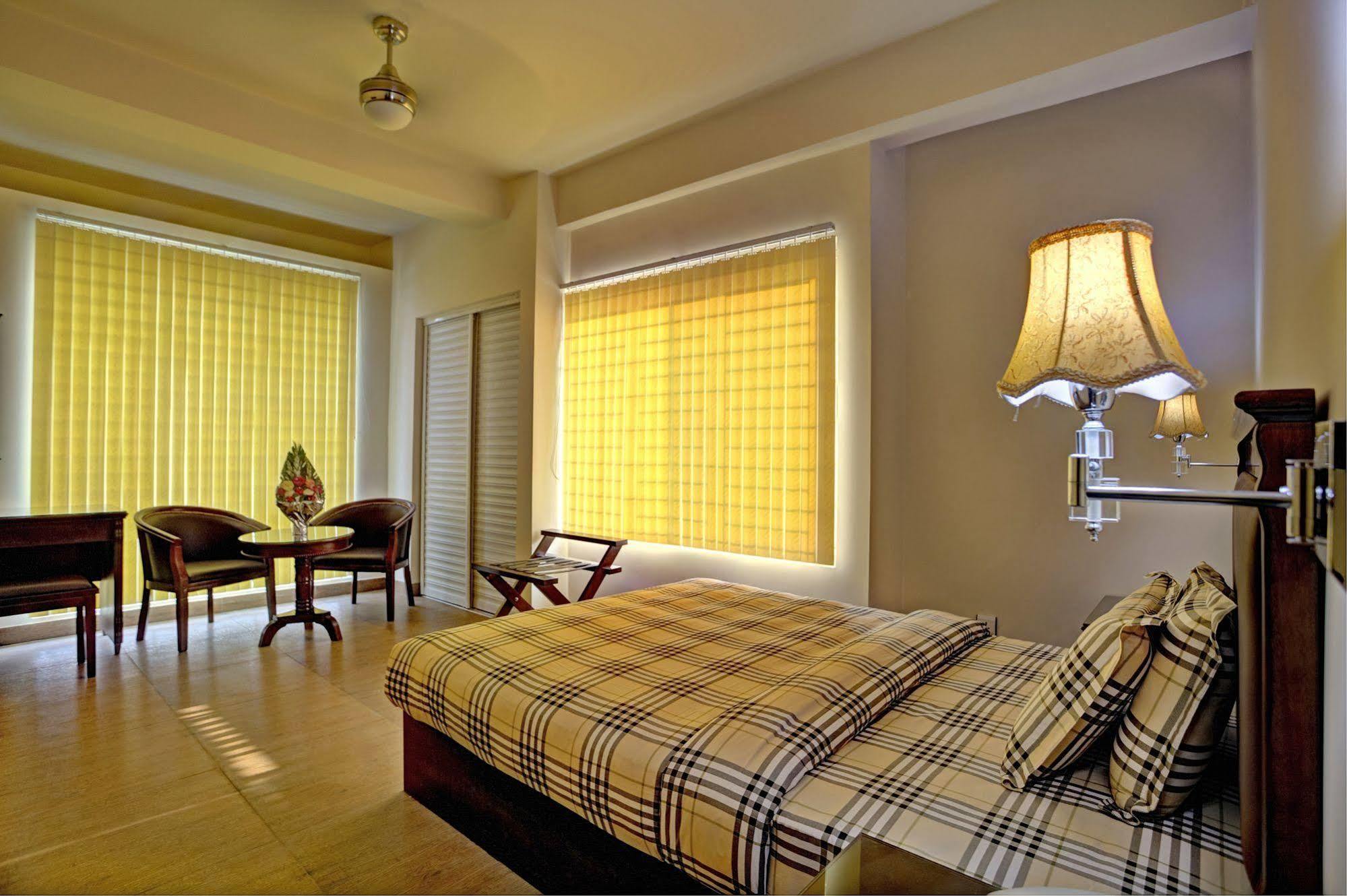 La Rose Hotel Sylhet Bagian luar foto