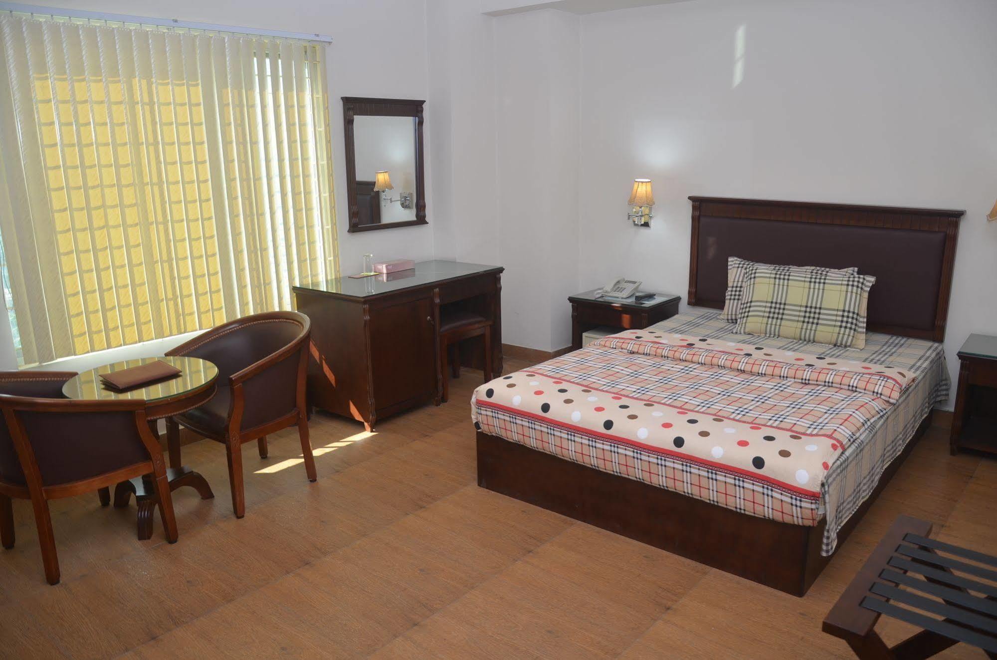 La Rose Hotel Sylhet Bagian luar foto