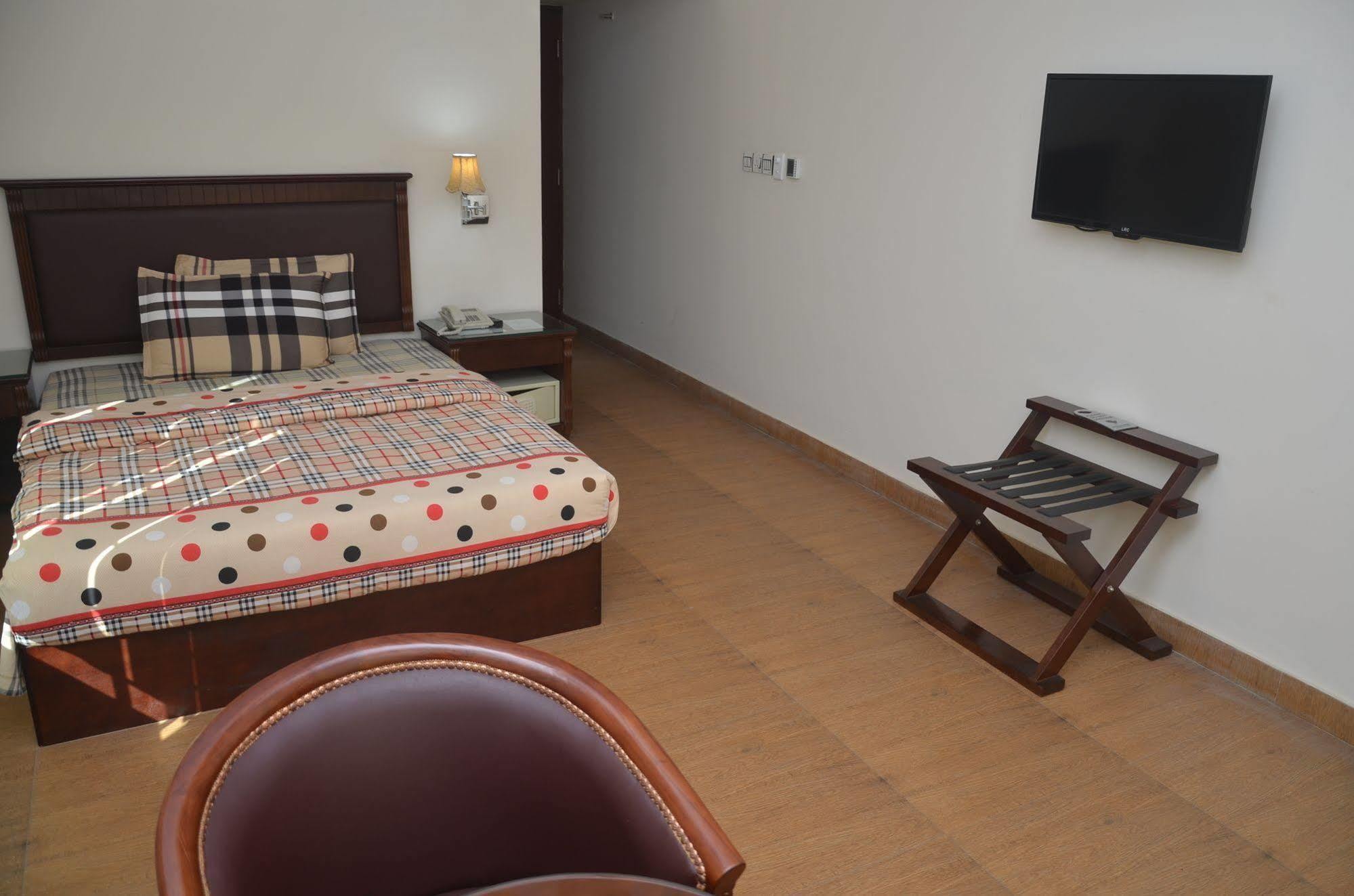 La Rose Hotel Sylhet Bagian luar foto