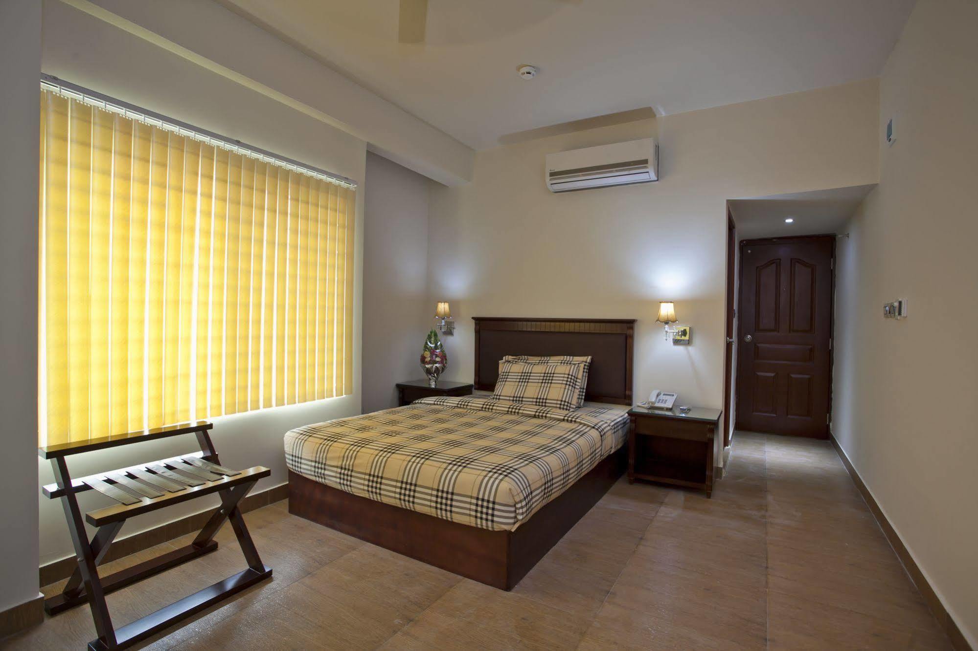 La Rose Hotel Sylhet Bagian luar foto