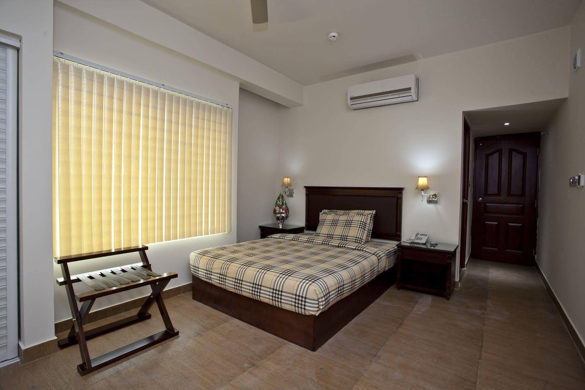 La Rose Hotel Sylhet Bagian luar foto