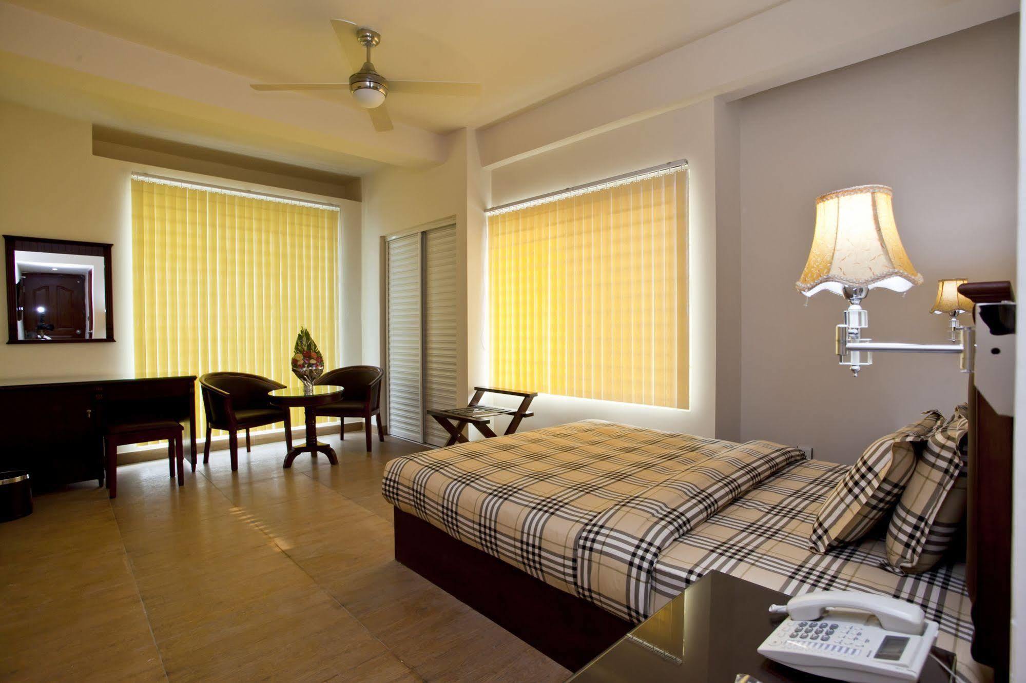 La Rose Hotel Sylhet Bagian luar foto